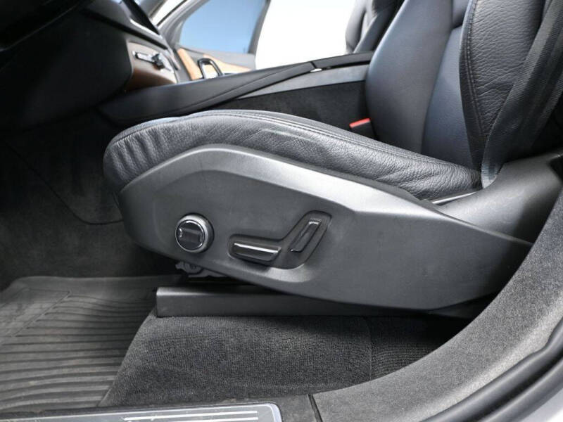 2024 Volvo XC90 B5 Plus Bright Theme