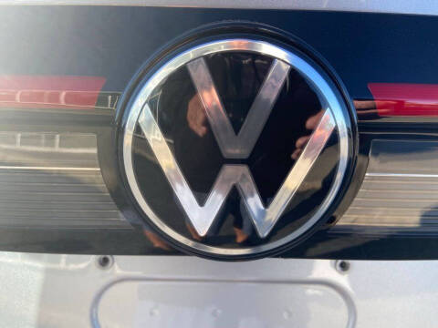 2025 Volkswagen Taos SE 4Motion