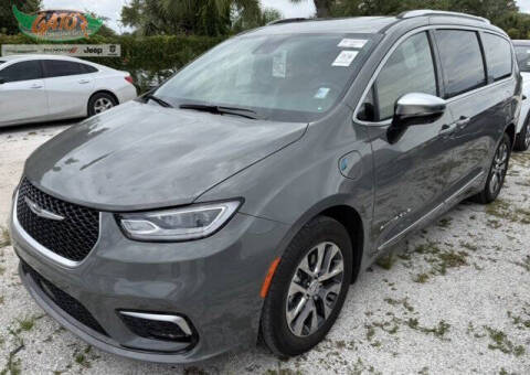 2025 Chrysler Pacifica Plug-In Hybrid Pinnacle