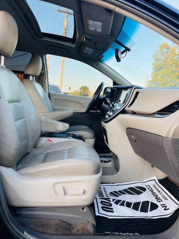 2016 Toyota Sienna XLE 8-Passenger