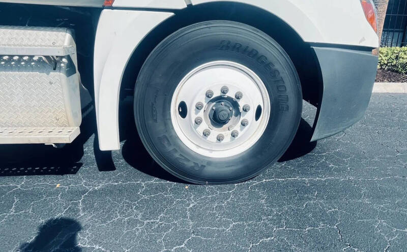 2019 Freightliner Cascadia