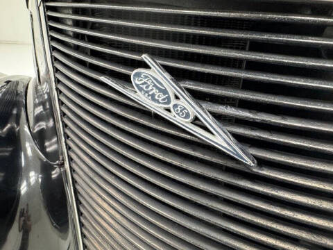 1937 Ford Deluxe