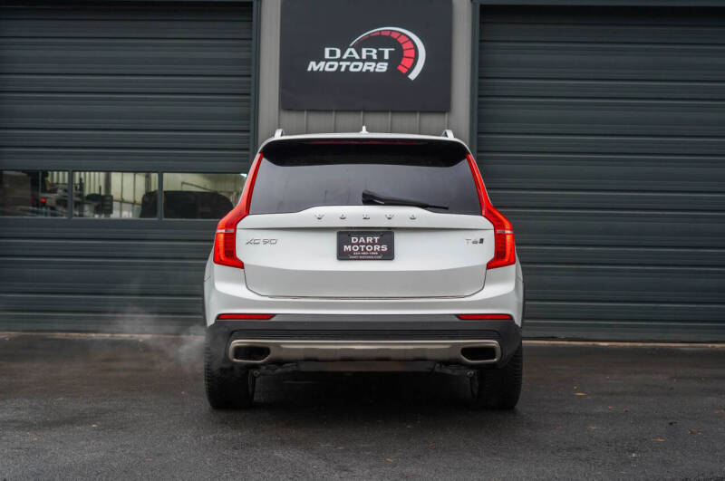 2016 Volvo XC90 T6 Momentum