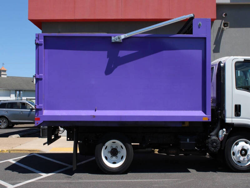 2023 Isuzu NPR-HD