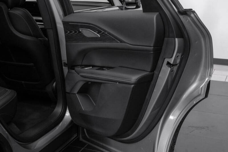 2024 Cadillac LYRIQ Luxury 3