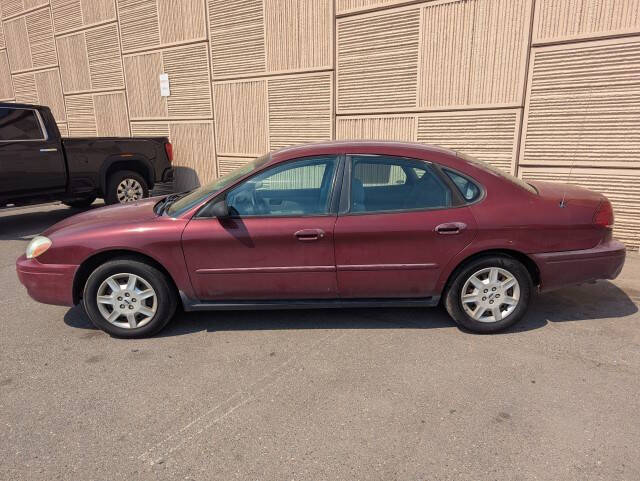 2004 Ford Taurus SE