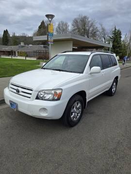 2004 Toyota Highlander for sale at RICKIES AUTO, LLC. in Portland OR