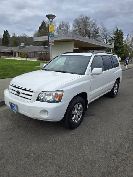 2004 Toyota Highlander for sale at RICKIES AUTO, LLC. in Portland OR