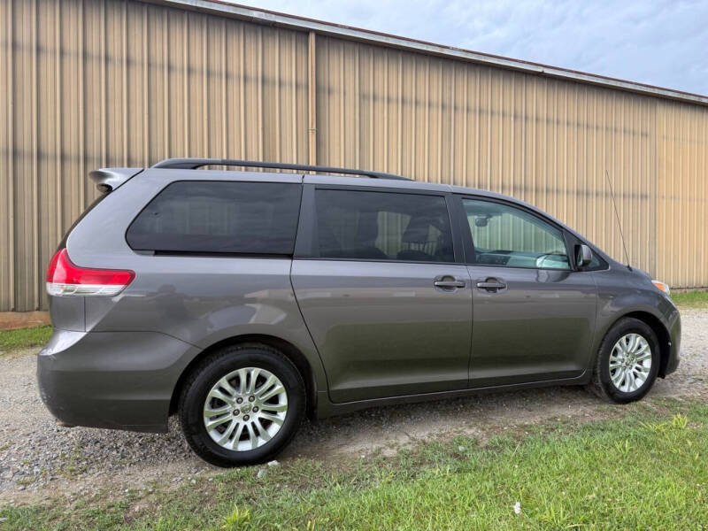 2014 Toyota Sienna XLE 8-Passenger