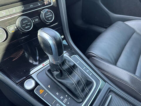 2017 Volkswagen Golf R 4Motion