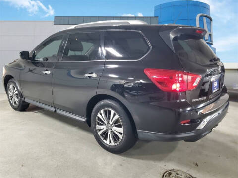 2017 Nissan Pathfinder SV