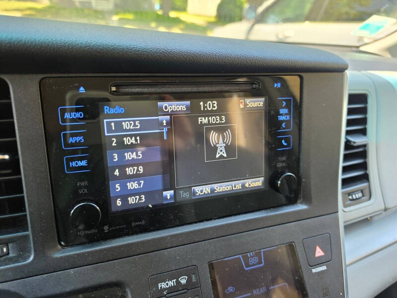 2017 Toyota Sienna LE 7-Passenger