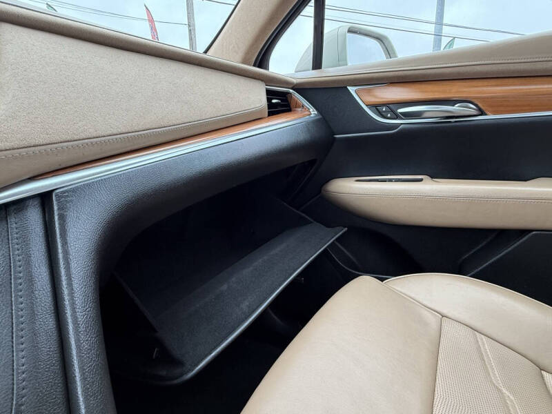 2017 Cadillac XT5 Platinum