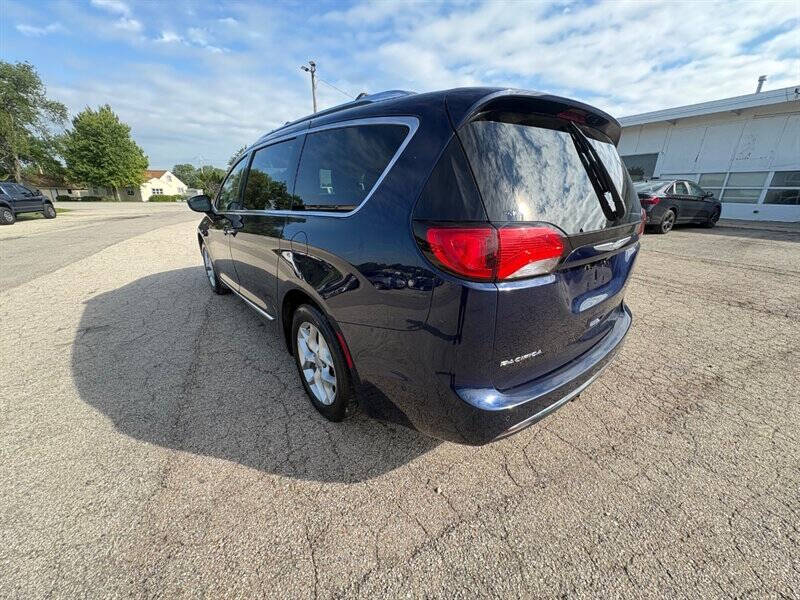2017 Chrysler Pacifica Touring-L Plus