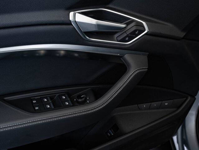 2022 Audi e-tron quattro Premium
