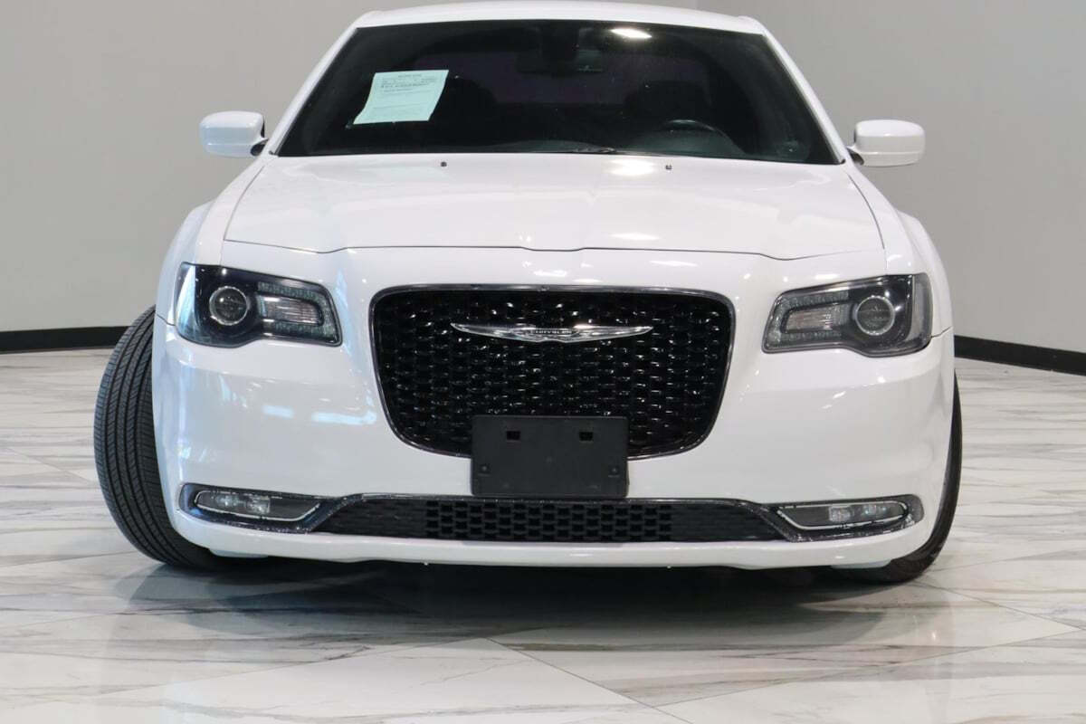 2017 Chrysler 300 for sale at IMD MOTORS, INC in Dallas, TX