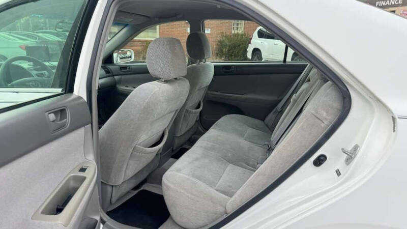 2004 Toyota Camry LE