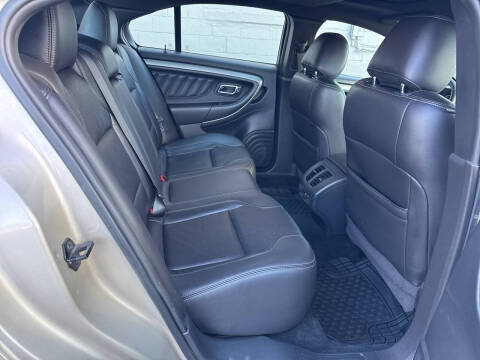 2017 Ford Taurus SEL