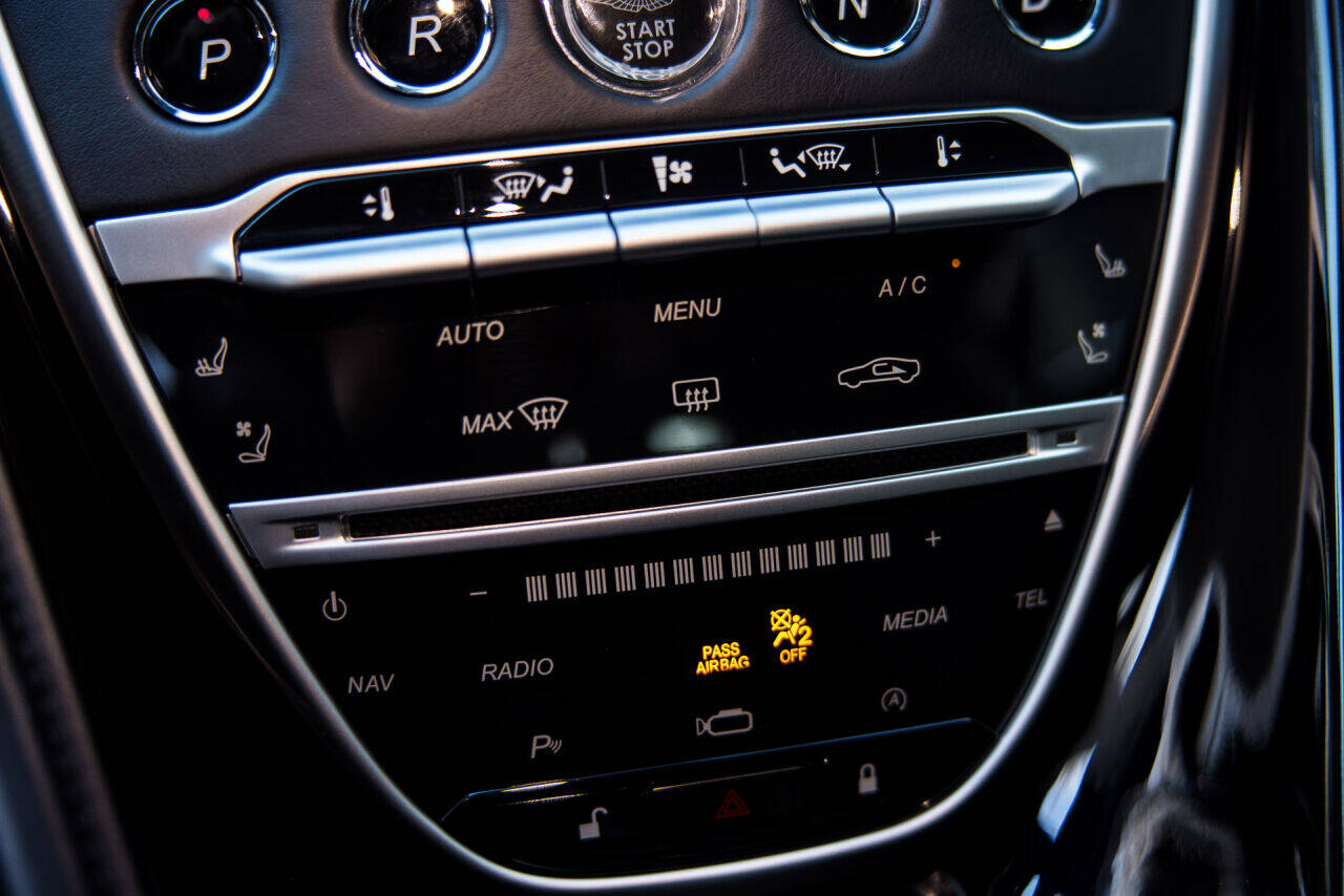 2018 Aston Martin DB11 25