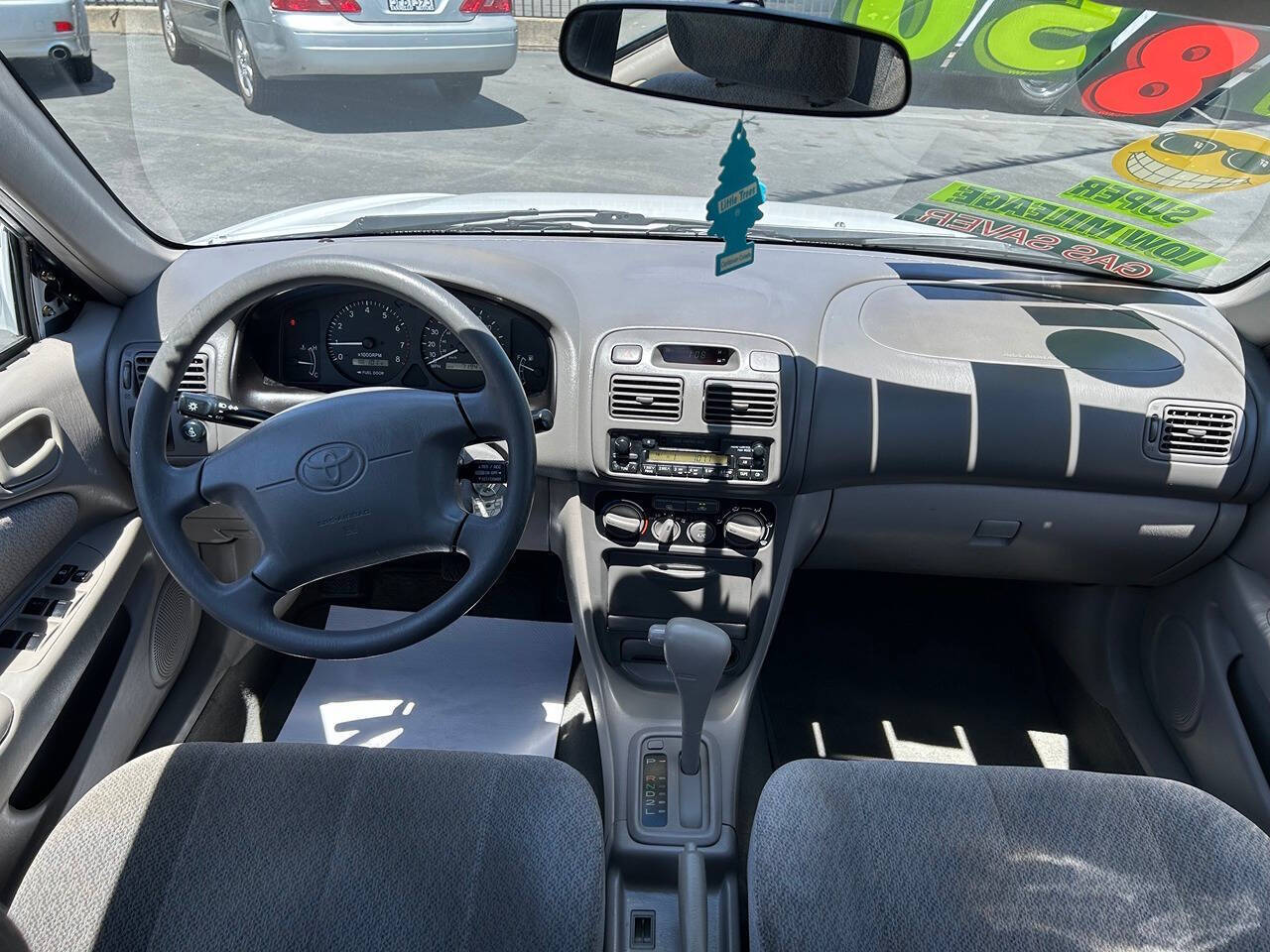 White 2002 Toyota Corolla LE LE 4dr Sedan 12