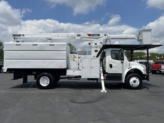 2017 Freightliner M2 106