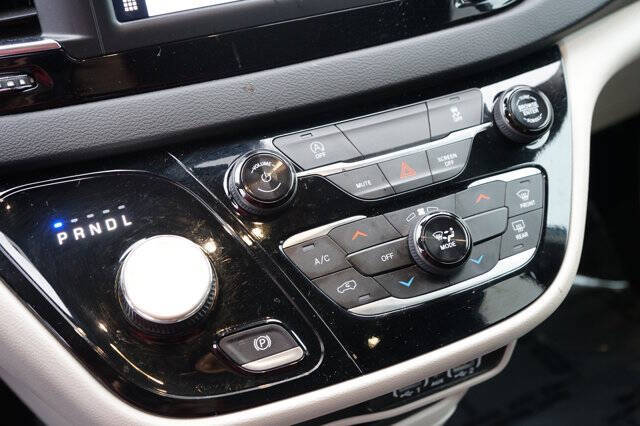 2024 Chrysler Voyager LX