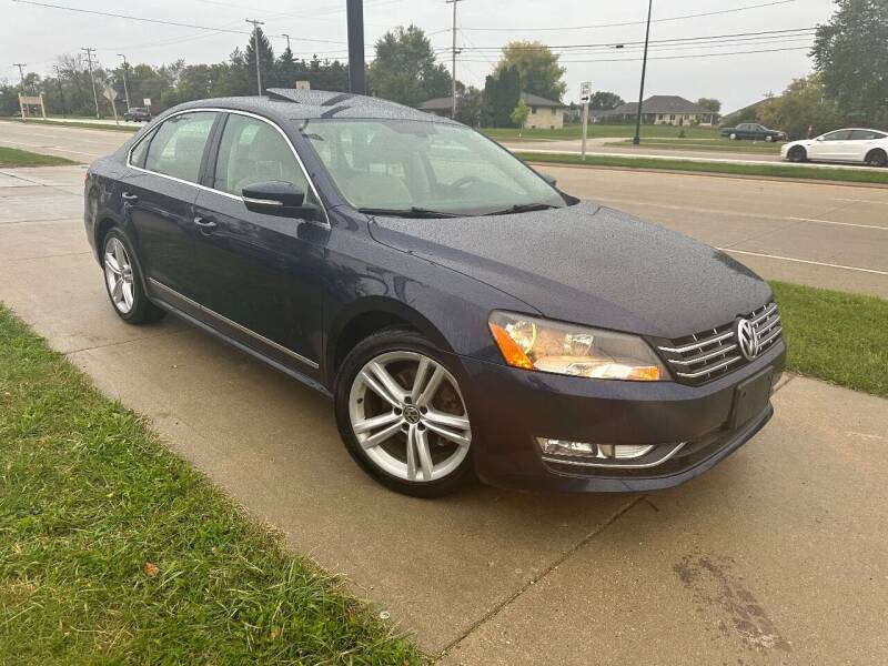 Used 2013 Volkswagen Passat SEL with VIN 1VWCN7A31DC041092 for sale in Oak Creek, WI