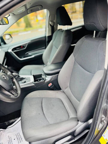 2023 Toyota RAV4 Hybrid LE