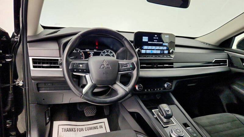2024 Mitsubishi Outlander SE
