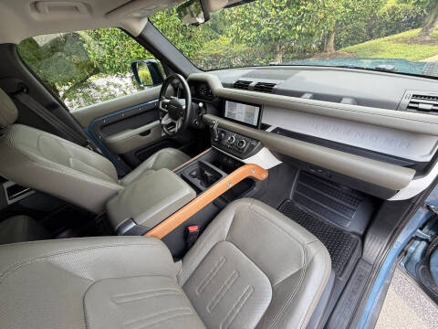 2020 Land Rover Defender 110 SE