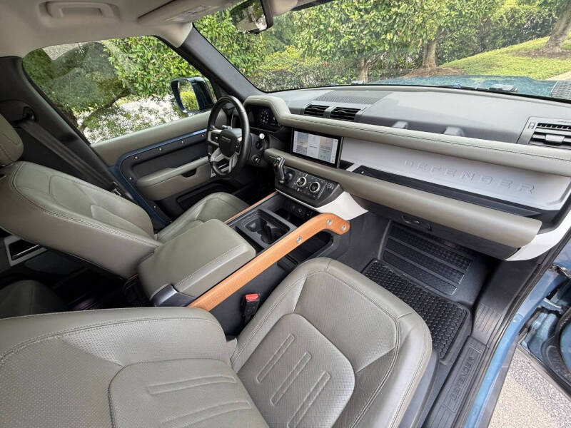 2020 Land Rover Defender 110 SE