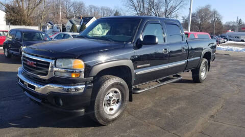 2005 GMC Sierra 2500HD for sale at Advantage Auto Sales & Imports Inc in Loves Park IL
