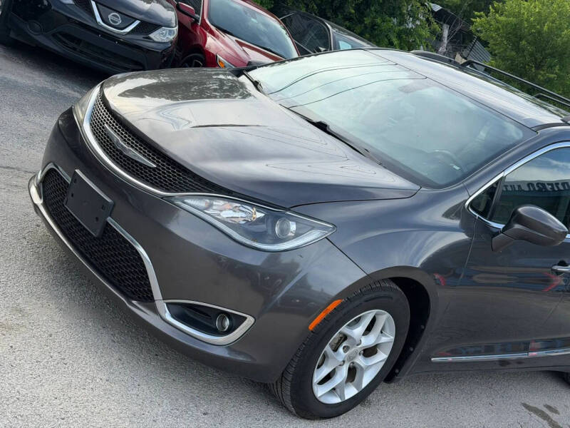 2017 Chrysler Pacifica Touring-L Plus