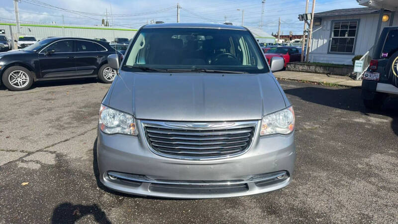 2016 Chrysler Town and Country Touring