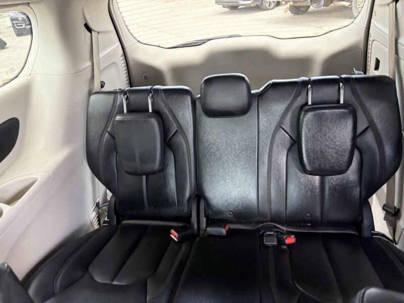 2017 Chrysler Pacifica Touring-L