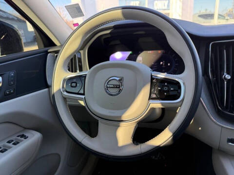 2023 Volvo XC60 B5 Plus Dark Theme