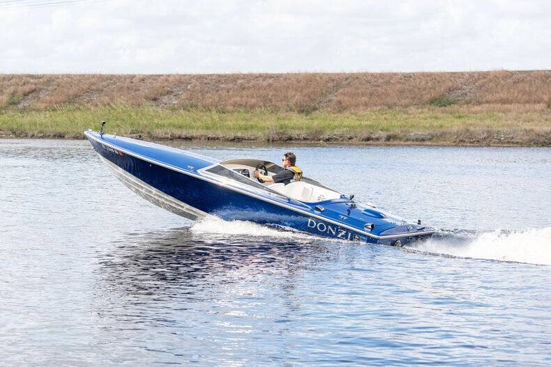 1994 Donzi Marine Classic 22
