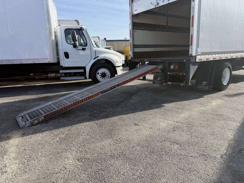2018 Freightliner M2 106