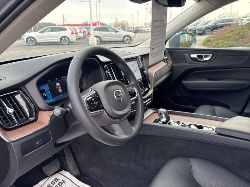 2023 Volvo XC60 B5 Plus Bright Theme