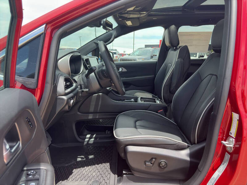 2027 Chrysler Pacifica Limited