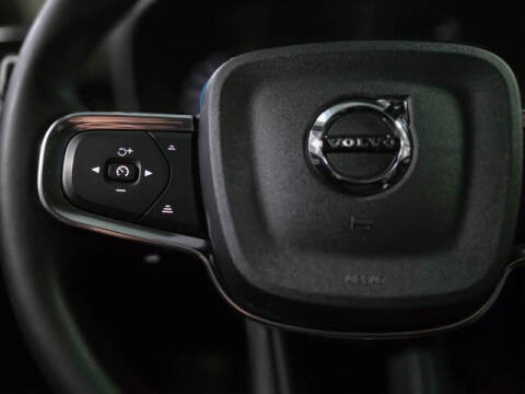 2023 Volvo XC40 B5 Ultimate Bright Theme