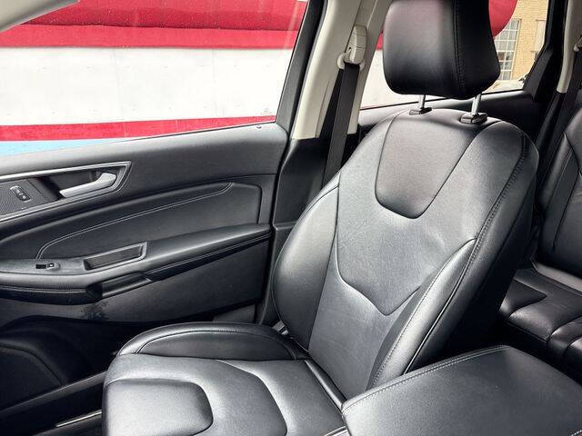 2022 Ford Edge Titanium