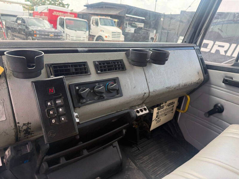 2002 Freightliner FL70
