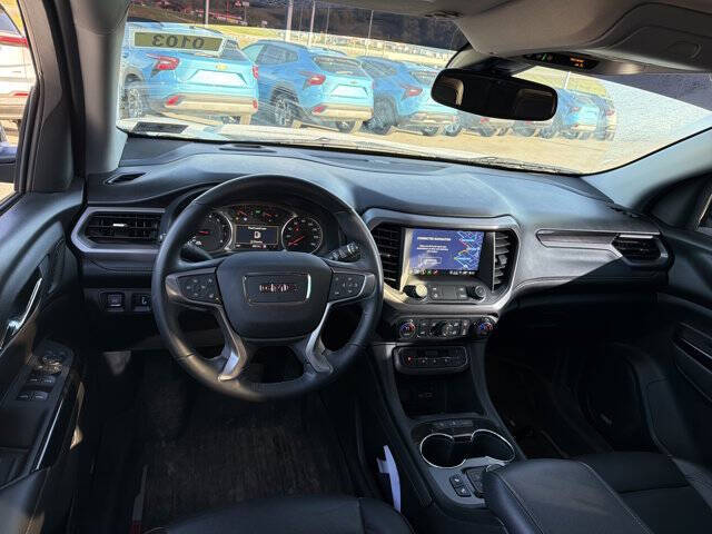2023 GMC Acadia AT4