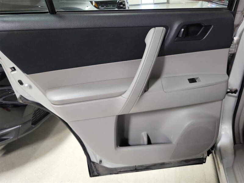 2012 Toyota Highlander SE