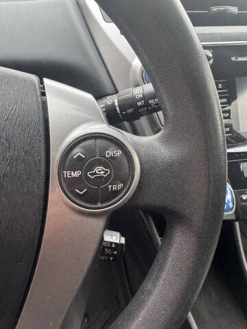 2016 Toyota Prius v Two