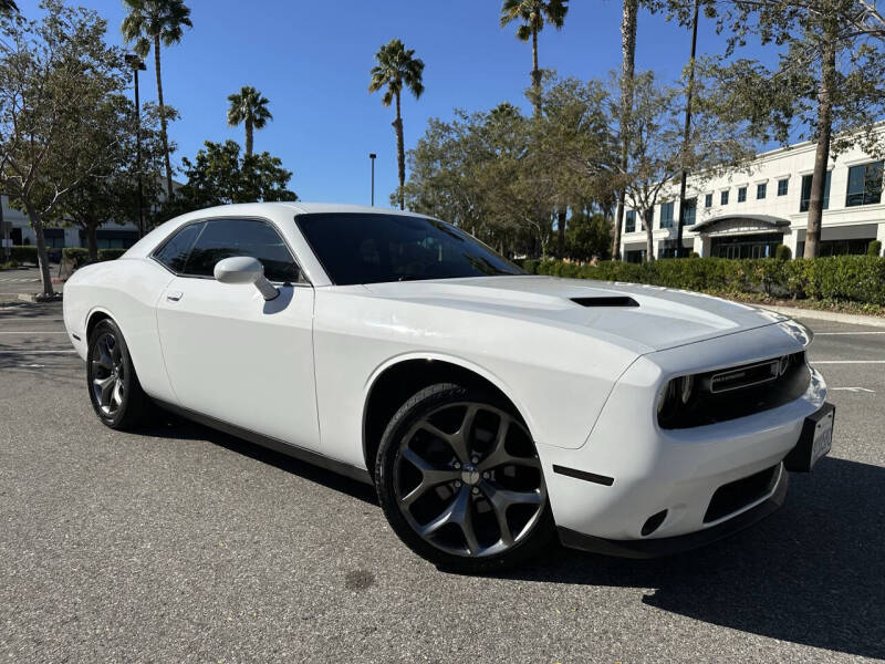 2016 Dodge Challenger SXT's photo