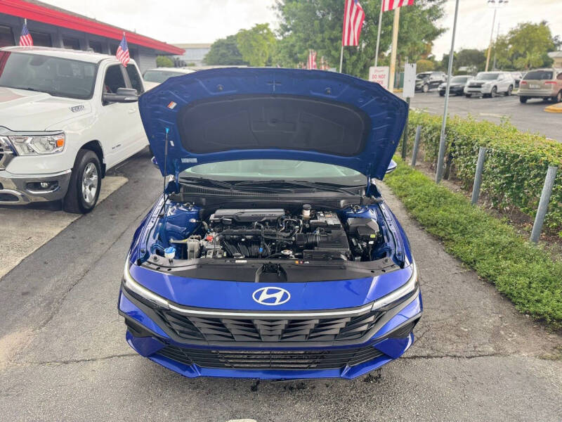 2024 Hyundai Elantra SE