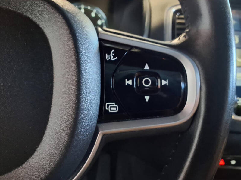 2017 Volvo XC90 T6 Momentum