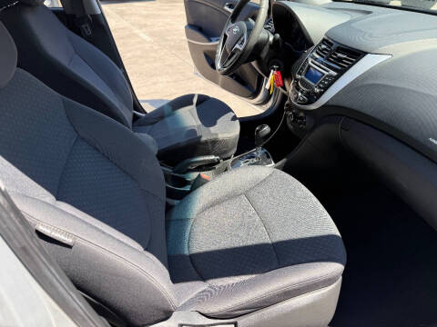 2013 Hyundai Accent SE